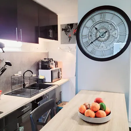 T2 Located Near The Rugby Stadium Apartment *