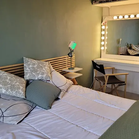 T2 Located Near The Rugby Stadium *